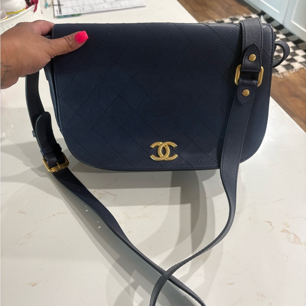 Chanel Navy Blue Quilted messenger Bag excellent condition